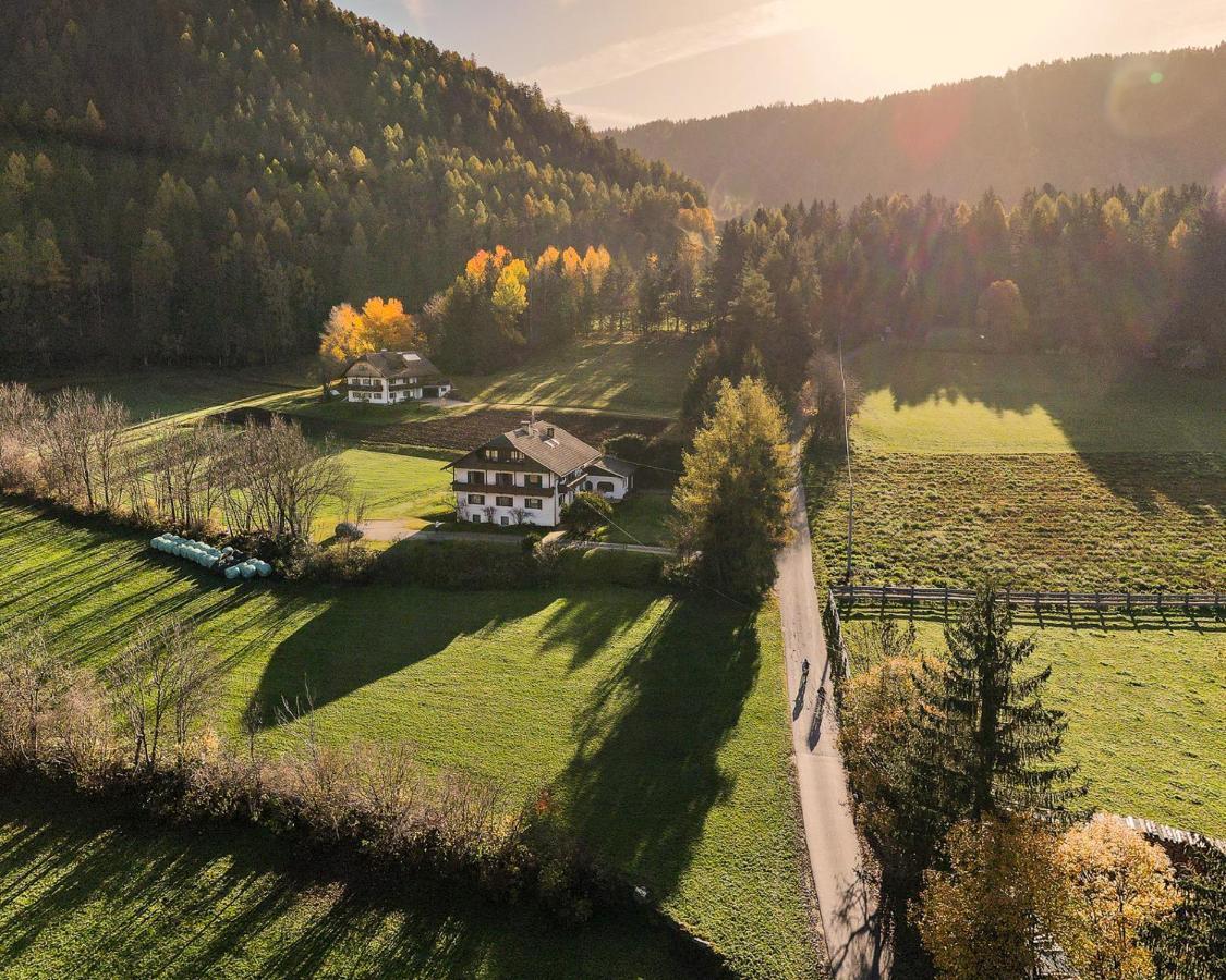 Oberlechnerhof Bed & Breakfast Rasun di Sopra Exterior photo